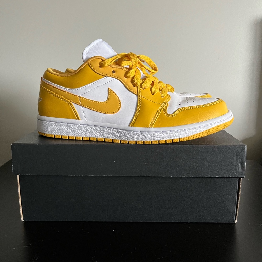Jordan 1 low “pollen” size 8’5